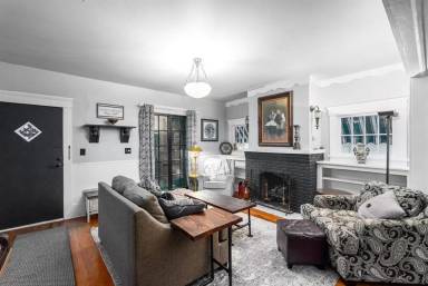 Main picture of 3329 E 1st St N