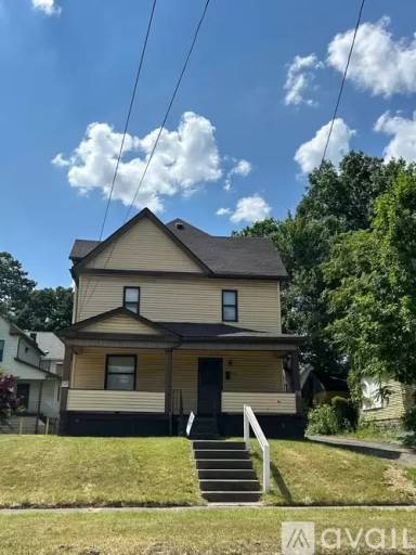 Main picture of 1520 Elm St