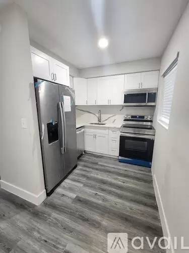 Main picture of 2255 NE 51st St