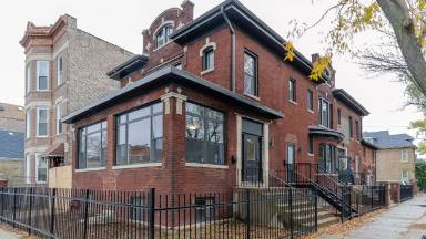 Main picture of 2325 S California Ave