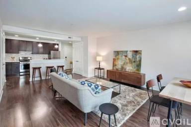 Main picture of 196 W 43rd St