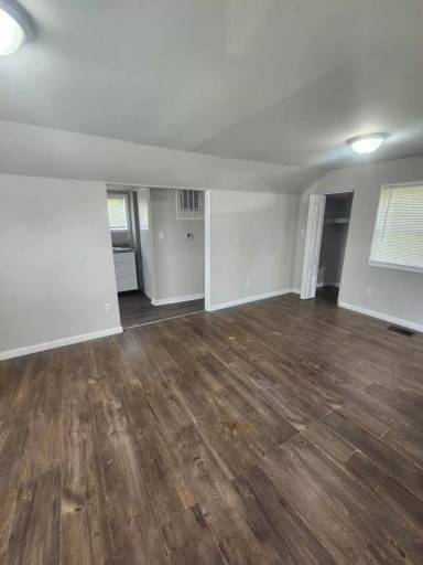 Main picture of 565 S Webster Ave