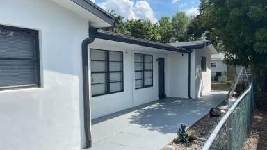 Main picture of 4064 SW 52nd St