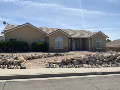 Main picture of 706 E Red Sands Dr