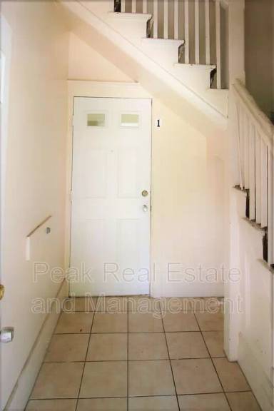 Main picture of 831 Alexander St SE