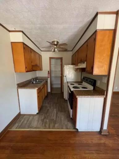 Main picture of 120 Collins Dr