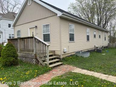 Main picture of 406 N Oak St