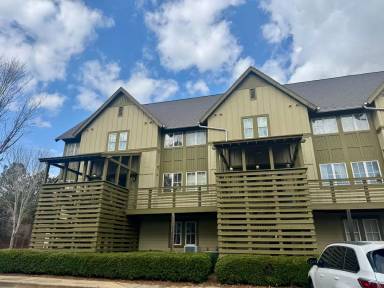 Main picture of Creekside