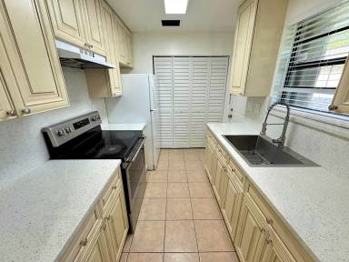 Main picture of 5651 Taft St