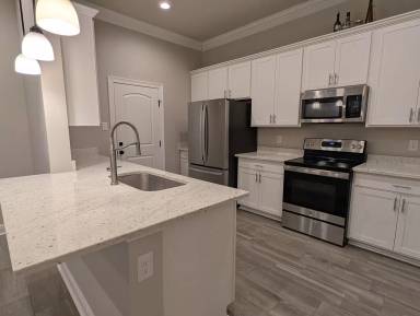 Main picture of 106 Vienne Trce