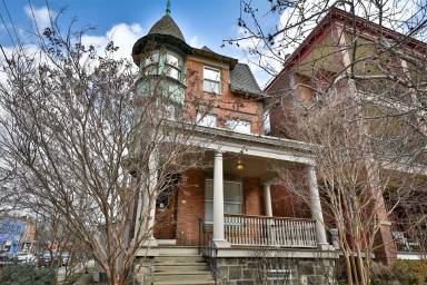 Main picture of 1001 S 46th St