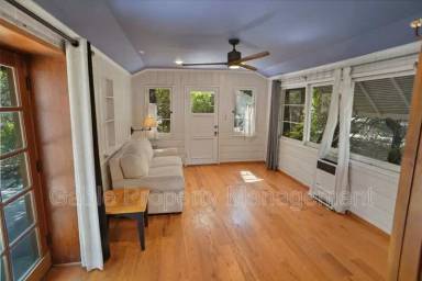 Main picture of 18549 Calvert St