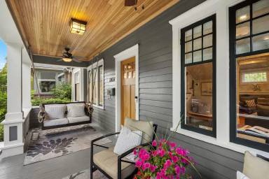 Main picture of 2836 32nd Ave S