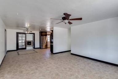 Main picture of 1320 W 6th St