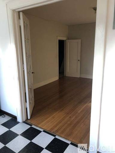 Main picture of 4053 Ithaca St