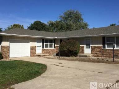 Main picture of 2704 S 1st St