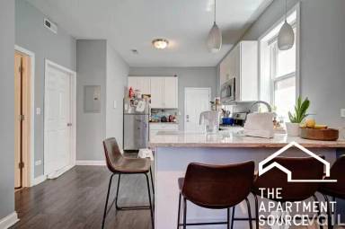 Main picture of 1300 N Greenview Ave