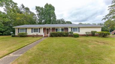 Main picture of 7602 Knollview Dr