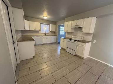 Main picture of 1157 NE 59th St