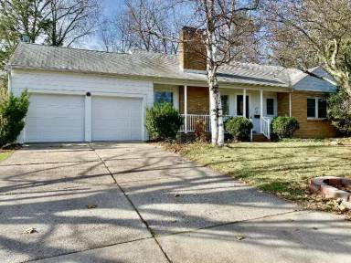 Main picture of 755 Berkshire Ln
