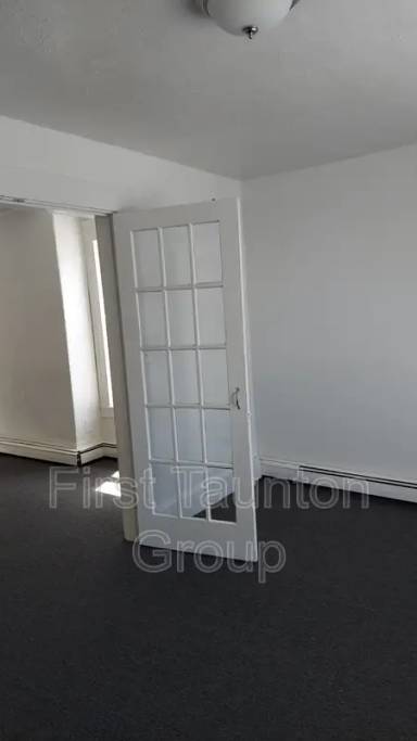Main picture of 9 Cedar St