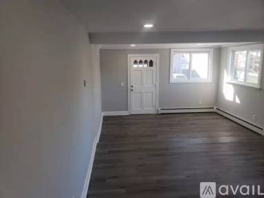 Main picture of 9 Grand St
