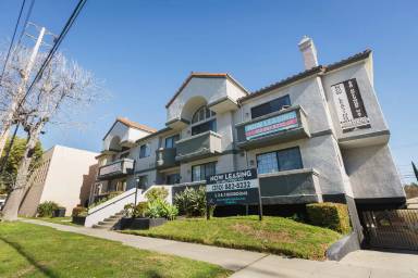 Main picture of 520 N Hollywood Way