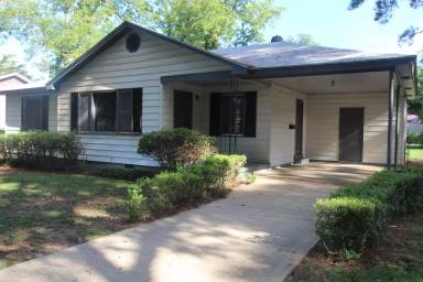 Main picture of 1501 W Whitney Ave
