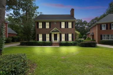 Main picture of 10 Old Woodlands Ct
