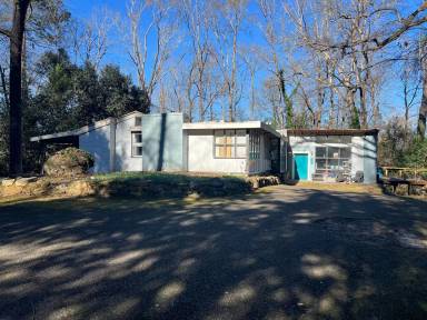 Main picture of 620 Laverne Pl