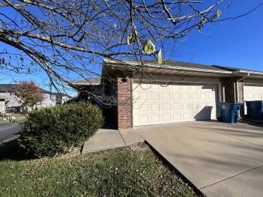 Main picture of 1090 W Red Ln