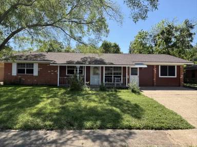 Main picture of 110 S Barbara St