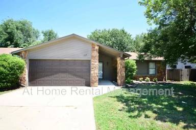 Main picture of 1717 N Desert Palm Ave