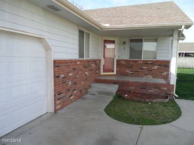 Main picture of 221 S Maize Rd