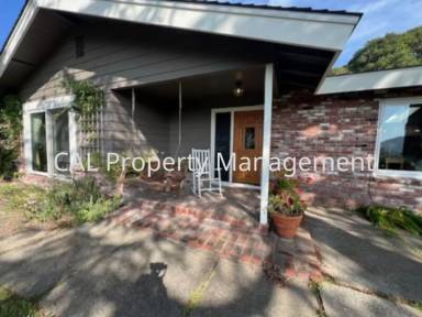 Main picture of 532 Country Club Dr