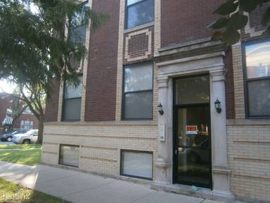 Main picture of 1751 W Berteau Ave