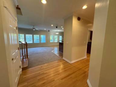 Main picture of 3040 Creek Rd