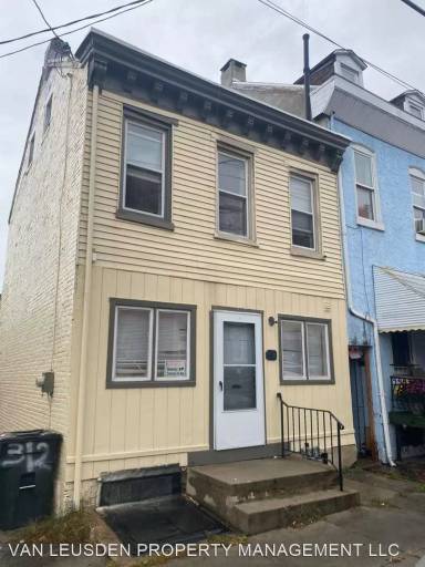 Main picture of 312 N 10th St