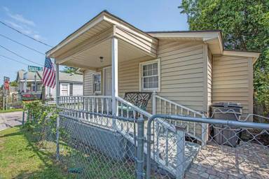 Main picture of 2063 Arbutus Ave