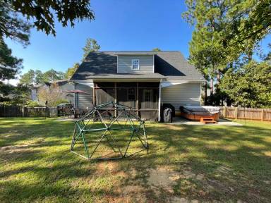 Main picture of 36 Woodbury Ln