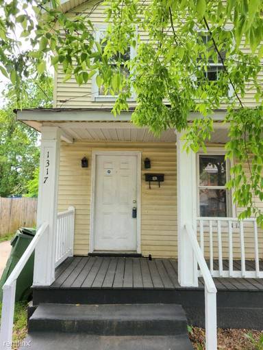 Main picture of 1305 W 42nd St