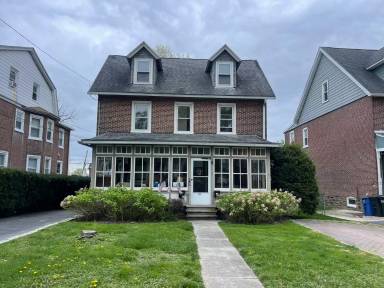 Main picture of 31 W Hillcrest Ave