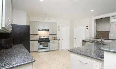 Main picture of 446 Rivergrove Dr