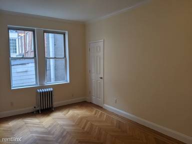 Main picture of 117 W 13th St