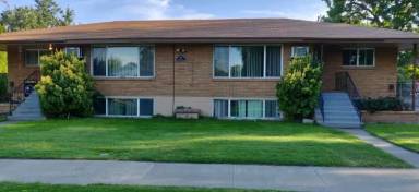 Main picture of 709 W Albany Ave