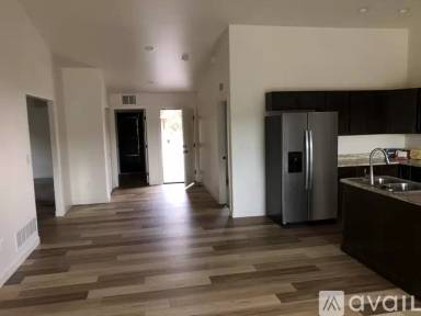 Main picture of 748 S Bellflower Dr