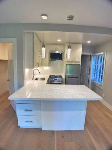 Main picture of 10 Reade Ln
