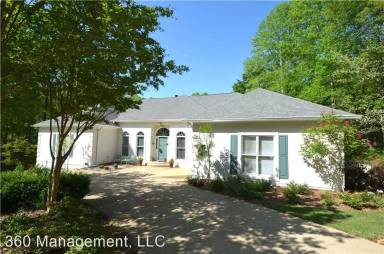 Main picture of 742 Moores Mill Dr