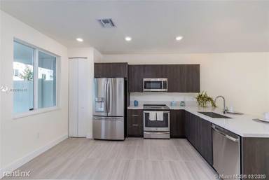 Main picture of 10226 NW 64th Ter