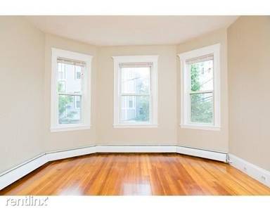 Main picture of 12 Estrella St